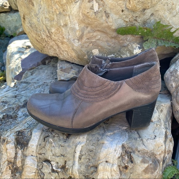 Clarks Flex Brown Pump sz 7.5 - Picture 2 of 8